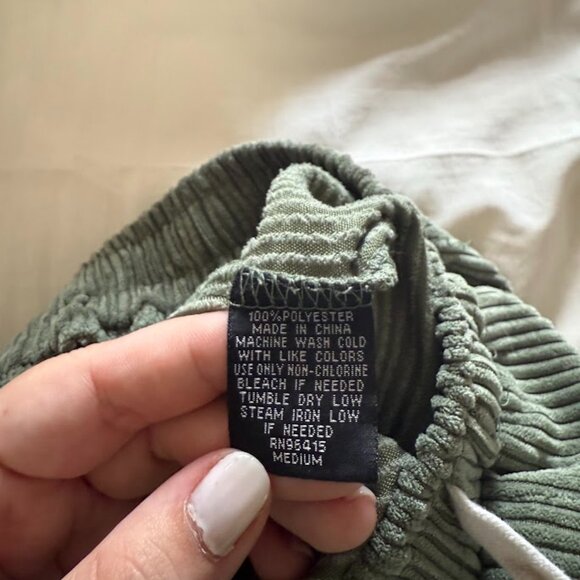 Green Corduroy Shorts (Size M, Moss Green) - Picture 4 of 4
